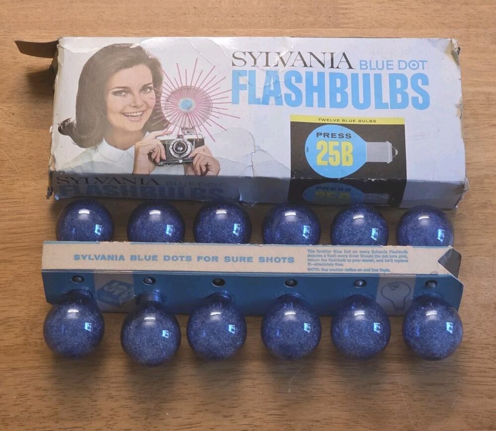 Vintage Sylvania Blue Dot 25B Press Flashbulbs Flash Bulbs 12 in Box NEW NOS